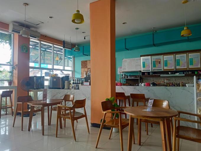 Hotel Dekost Madiun Extérieur photo