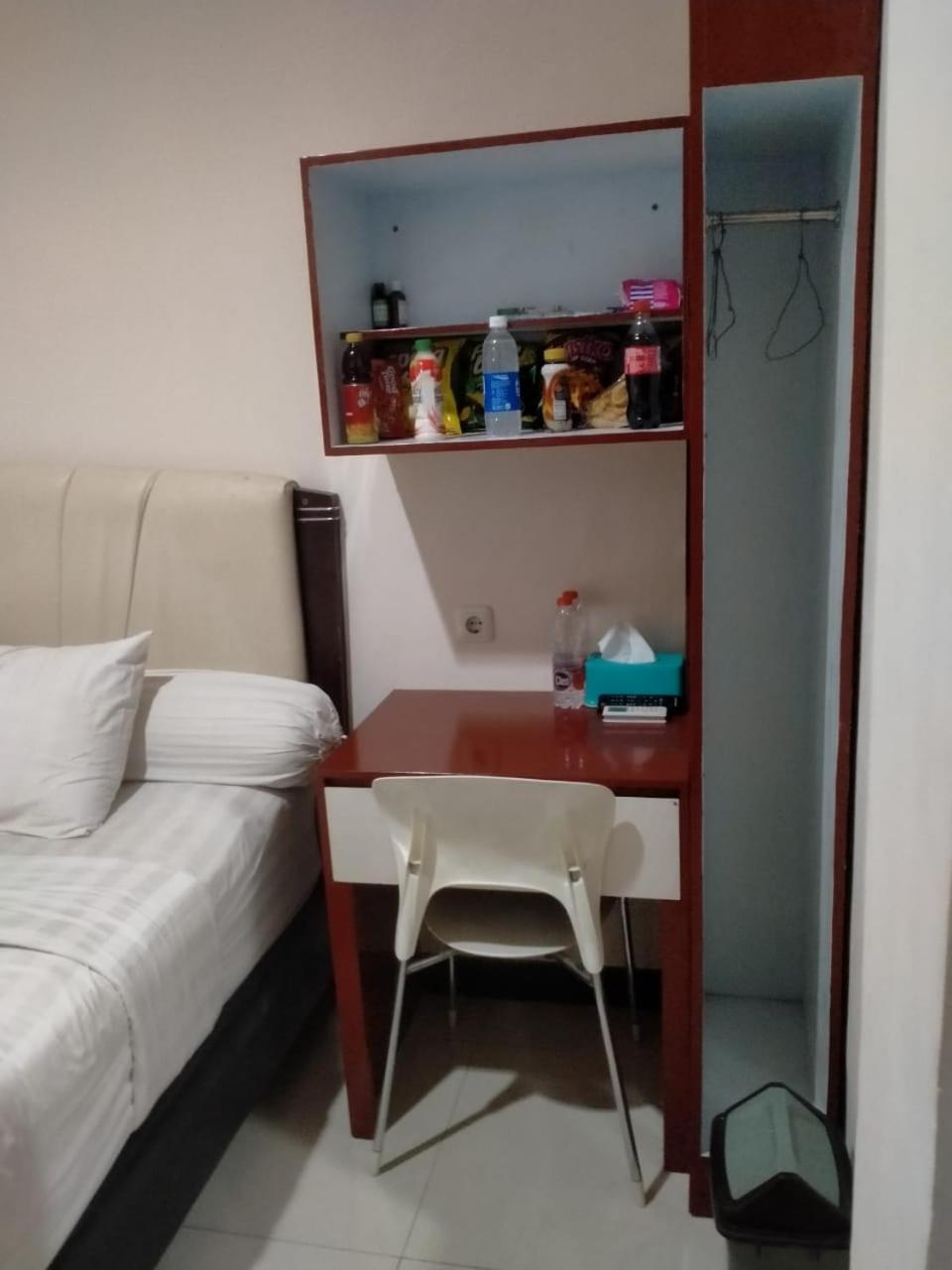 Hotel Dekost Madiun Extérieur photo