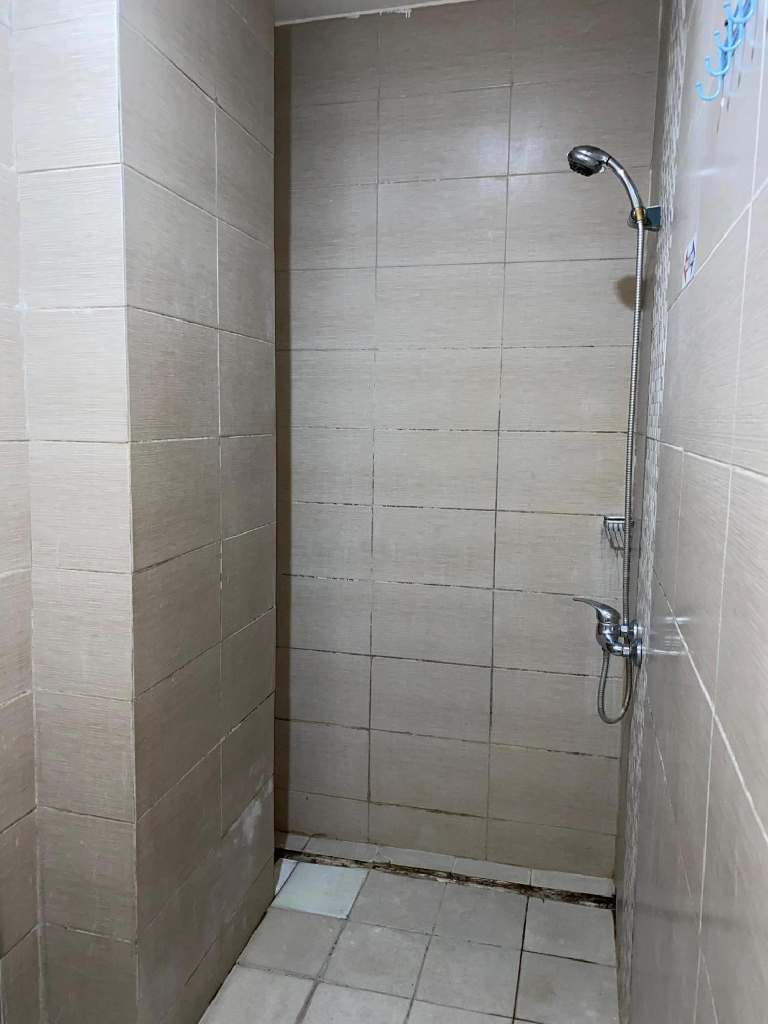 Hotel Dekost Madiun Extérieur photo